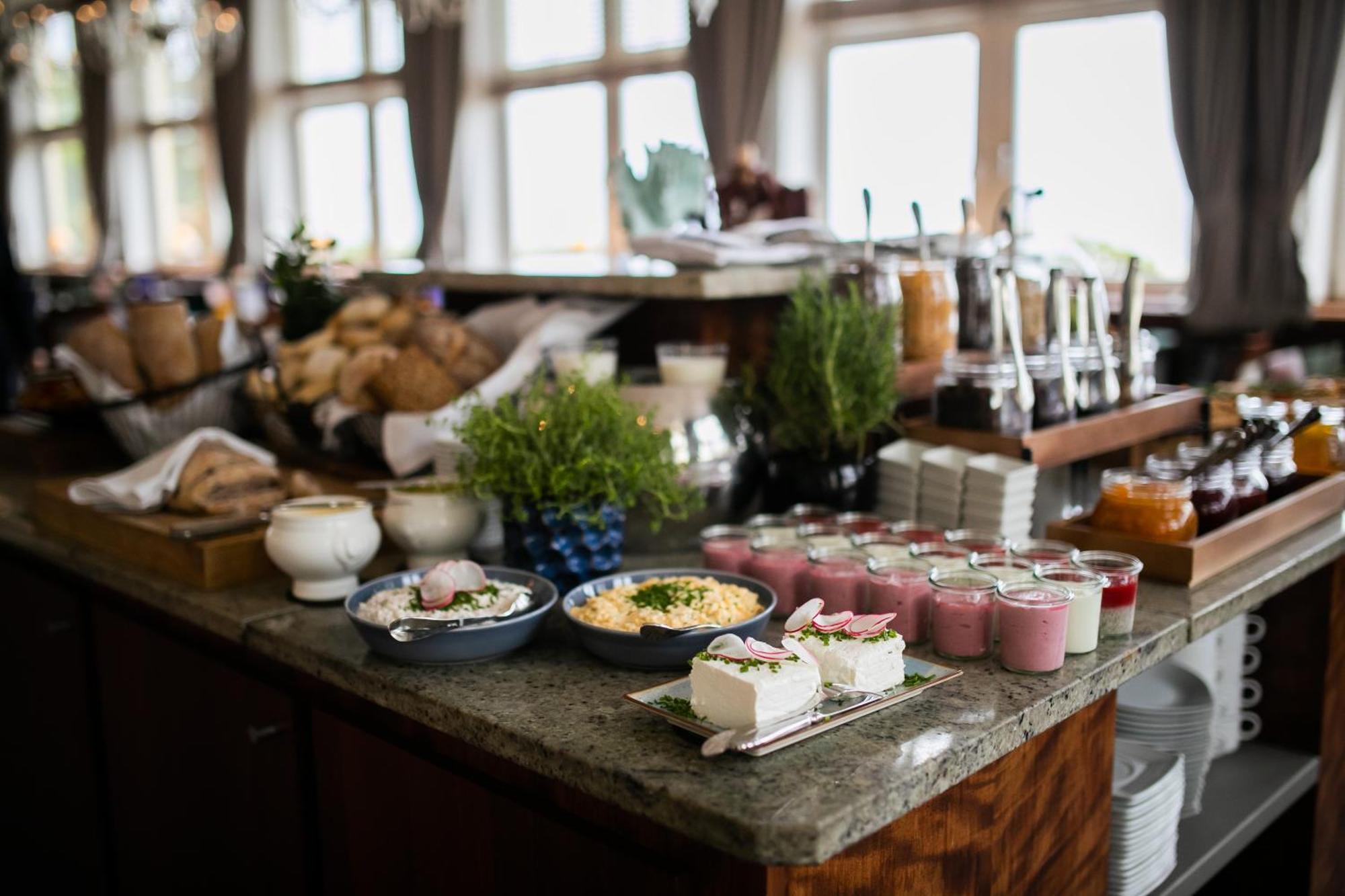 Sofitel Grand Sopot Hotel Luaran gambar A breakfast buffet
