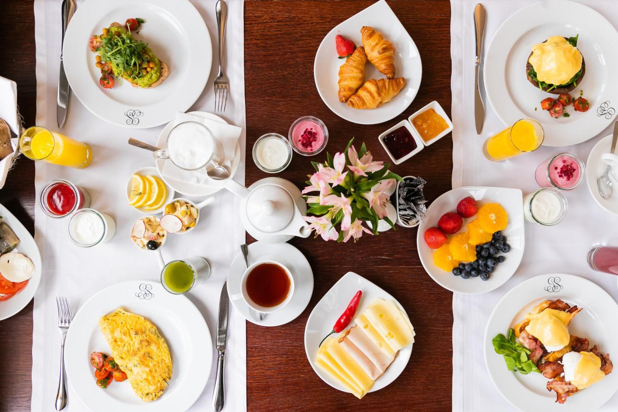 Sofitel Grand Sopot Hotel Luaran gambar A breakfast table at the hotel